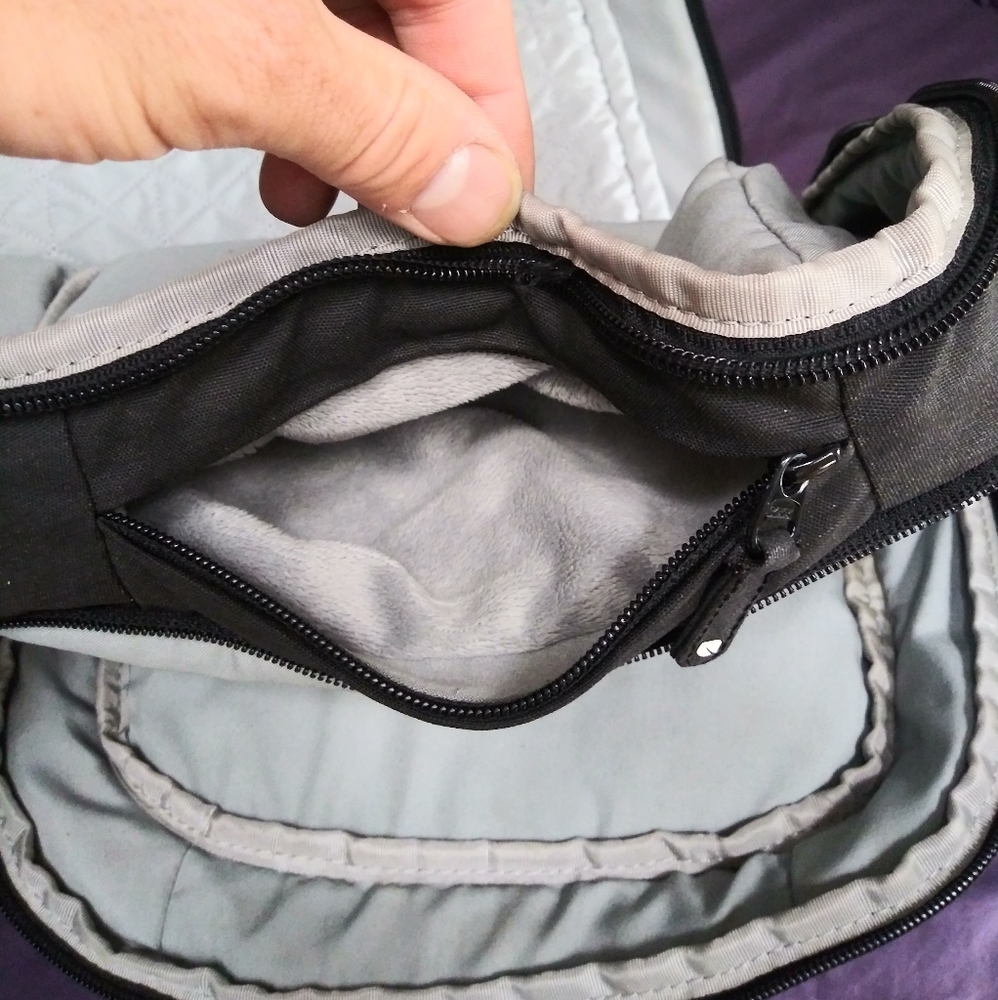 Incase Tablet/Notebook Backpack - Picture 7 of 10